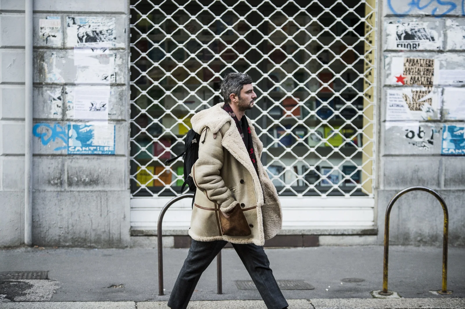 milan-fashion-week-fall-winter-2018-attendees-mixed-neutrals-and-bold-hues-for-day-2-14.jpg