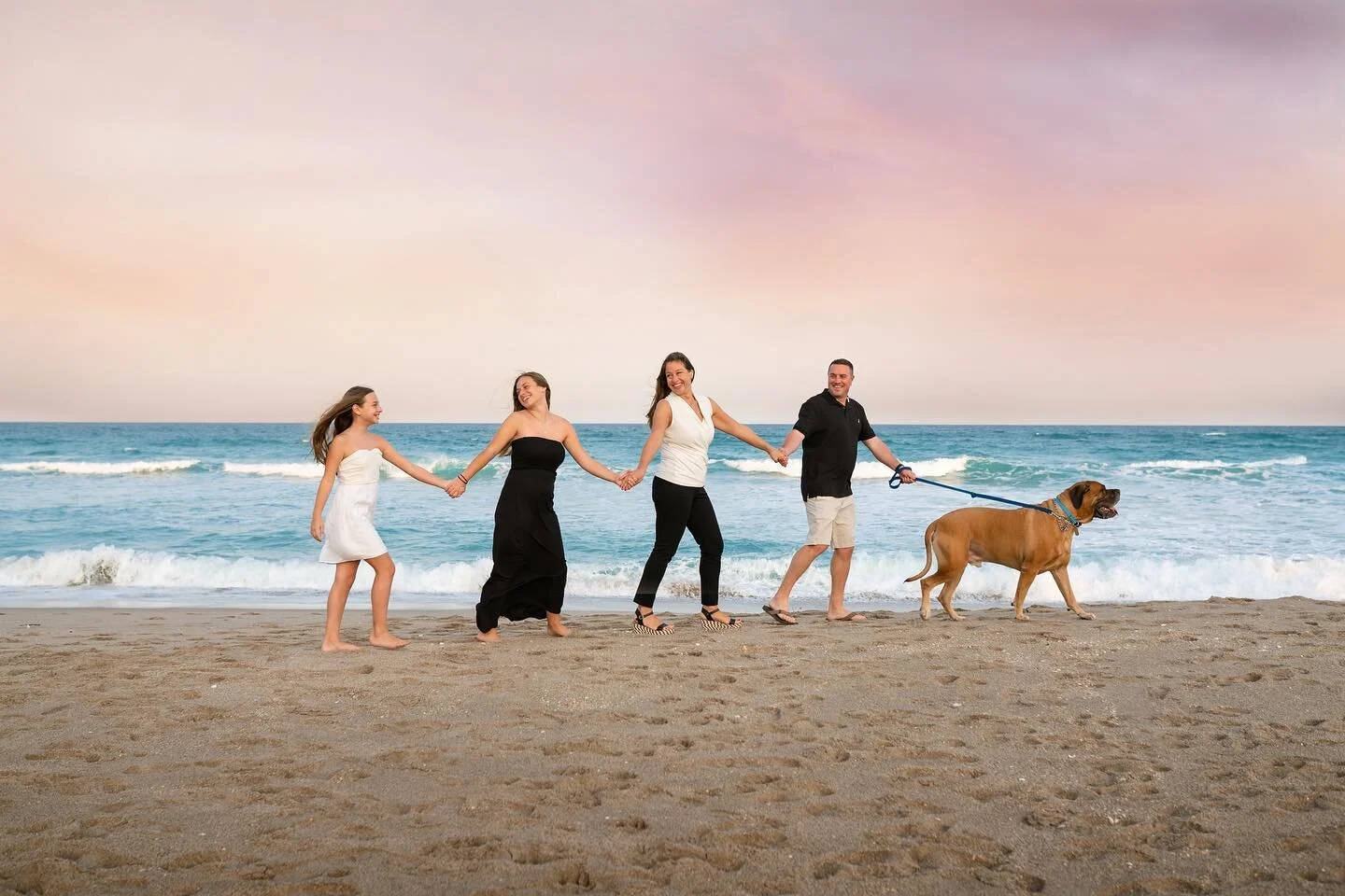 Them: Can we bring our dog?  Me: PLEASE bring your dog!! 🐶😍 

.
.
.

My goal during family sessions is to keep the session fun and light, I want you smiling because you FEEL like smiling, not because I asked you to! Capturing moments shouldn&rsquo;