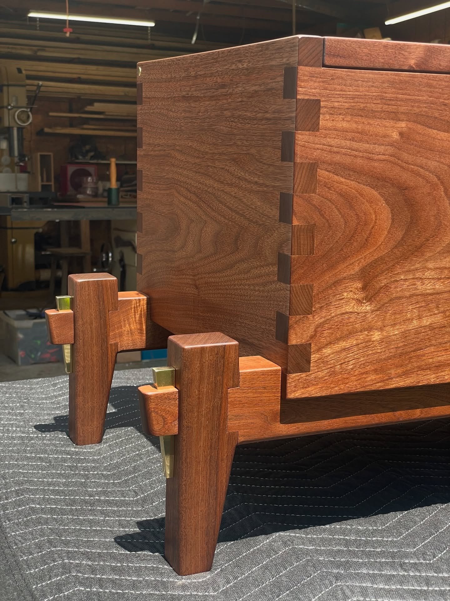 Blanket Box detail. 

#woodworking #walnut #brass #handmade #custom #luxury #furniture #maker #joinery #sashimono #interiordesign #furnituredesign #furnituremaker #customfurniture #bespoke #finefurniture #sashimono