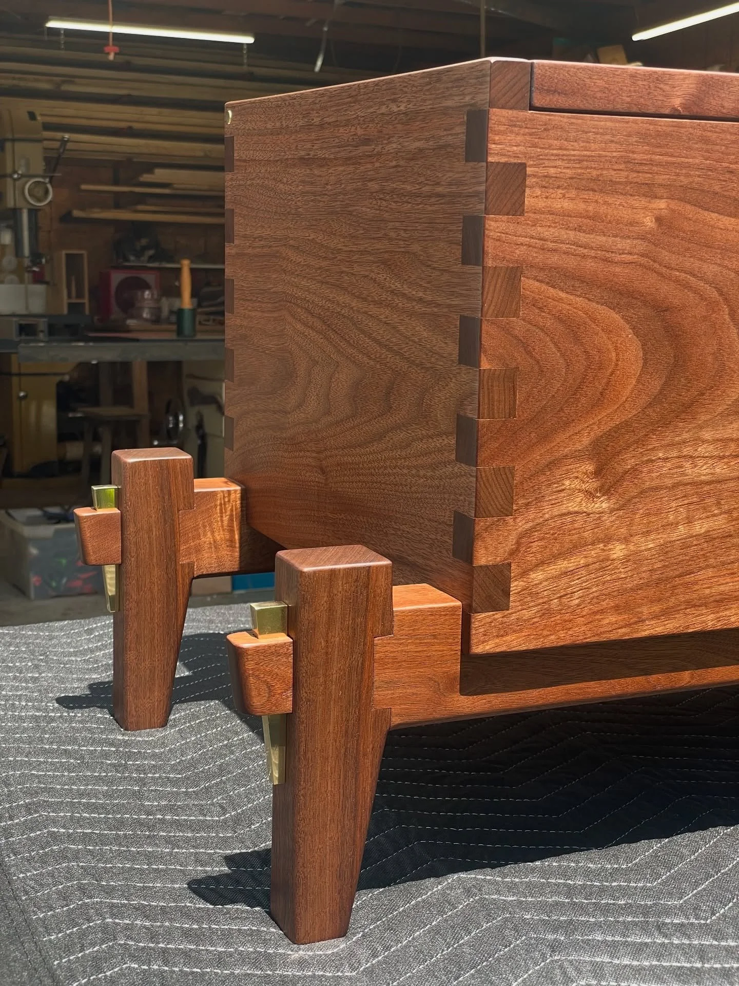 Blanket Box detail. 

#woodworking #walnut #brass #handmade #custom #luxury #furniture #maker #joinery #sashimono #interiordesign #furnituredesign #furnituremaker #customfurniture #bespoke #finefurniture #sashimono