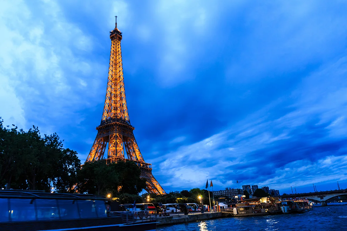 Paris Eiffel at night.jpg