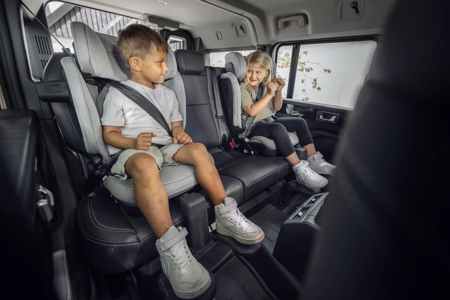 Sicher und durchdacht unterwegs: Unsere Erfahrungen mit dem Thule Palm Kindersitz