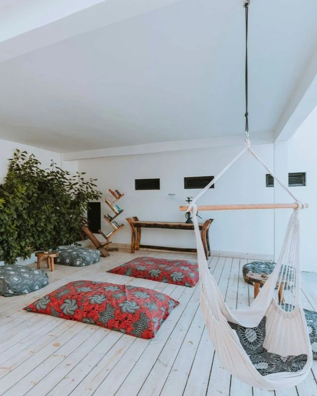 "Sometimes the most productive thing you can do is relax." - Skip Prichard

Need some relaxing time but there's so much clutter you constantly feel overwhelmed and have no clear space? 

Tidy Up Los Angeles provides professional home organi