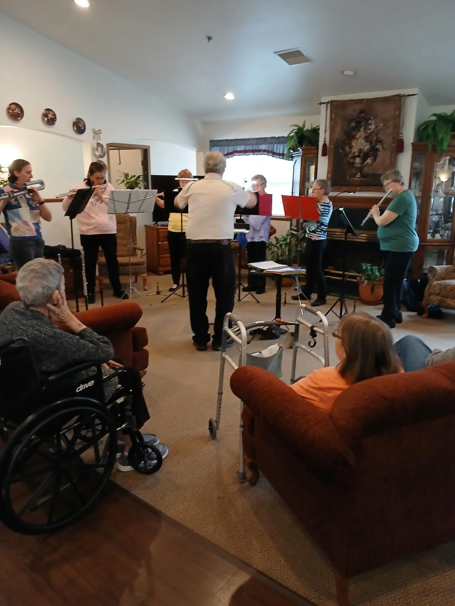 A wonderful afternoon of music and memories with Flute Cocktail! 🎶 Our residents loved enjoying the beautiful live performance - thank you for sharing your talent with our community! 
.
.
.
#AssistedLiving #SeniorLiving