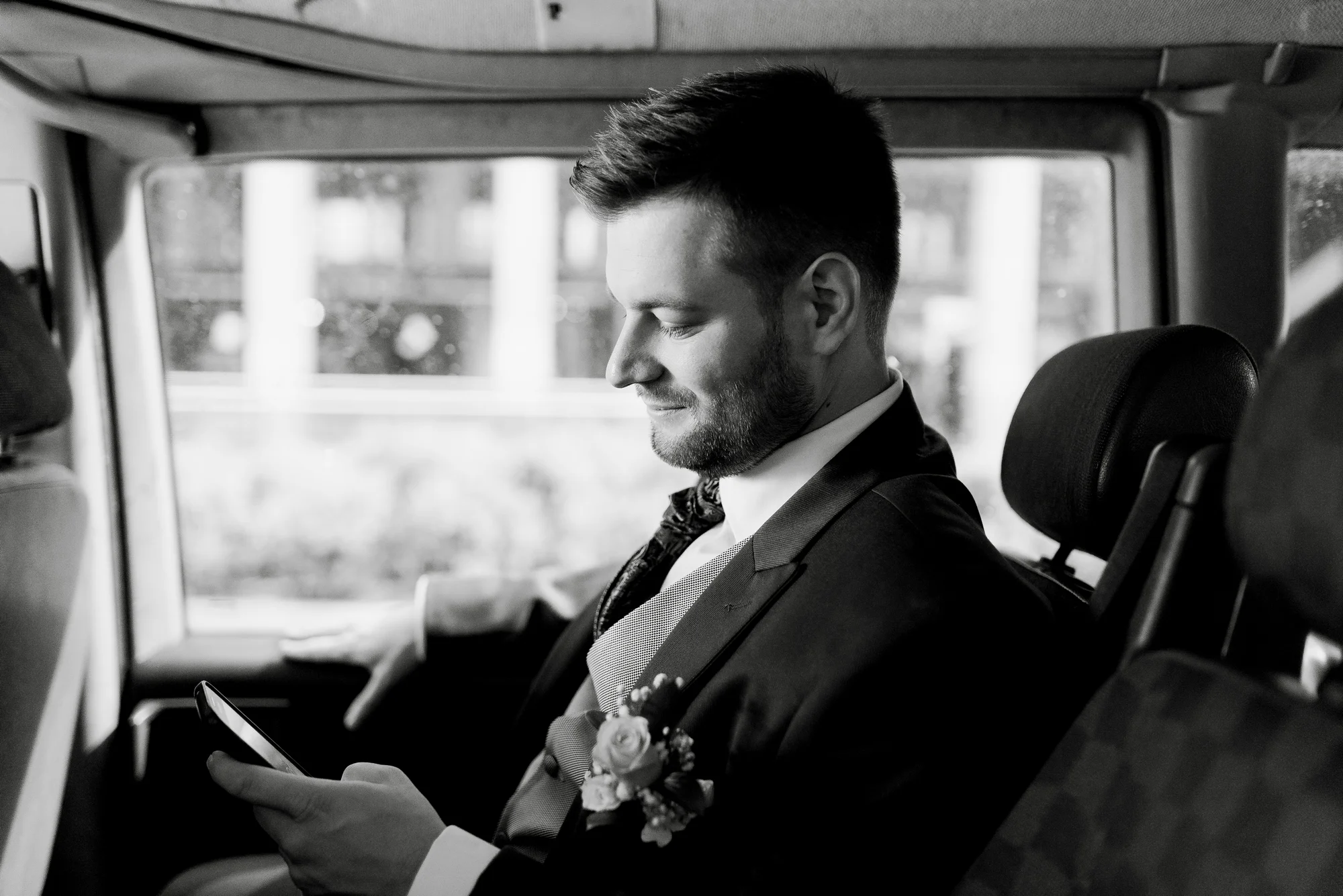 novio en preparativos boda valvanera logroño