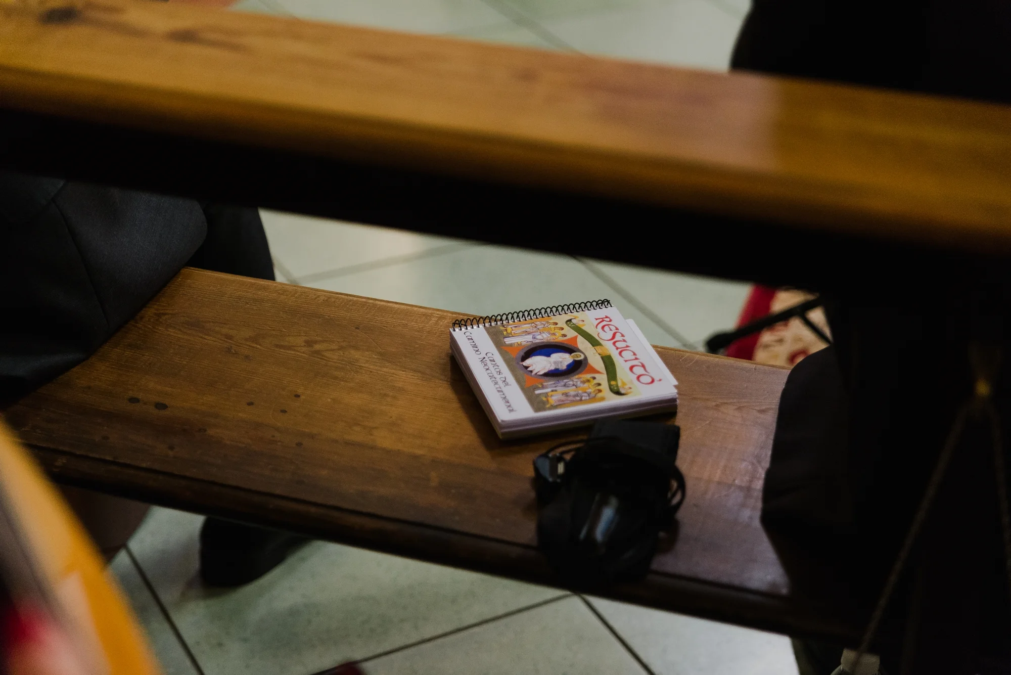 detalles en iglesia valvanera boda logroño trizyjuan
