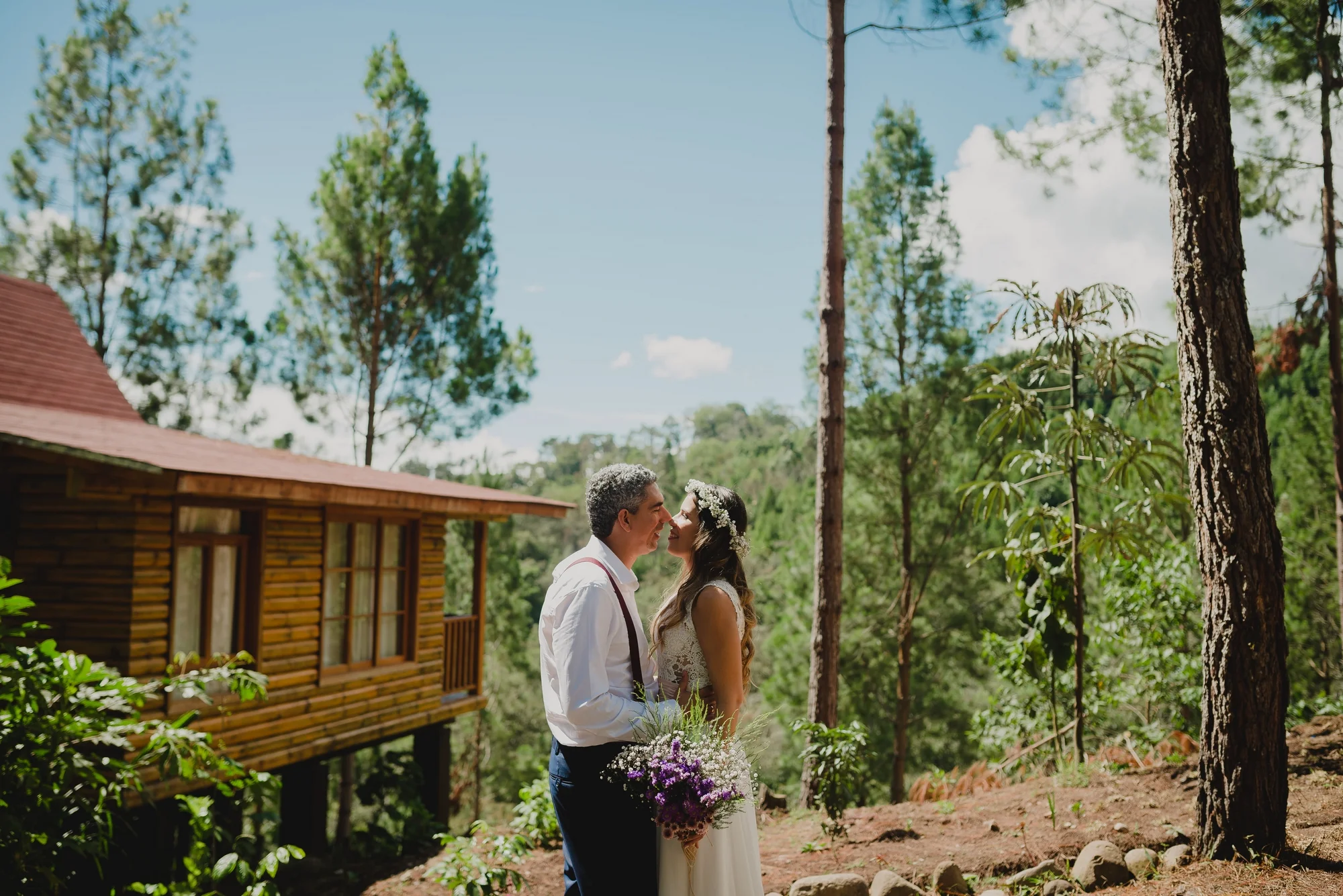 beso de novios en su postboda