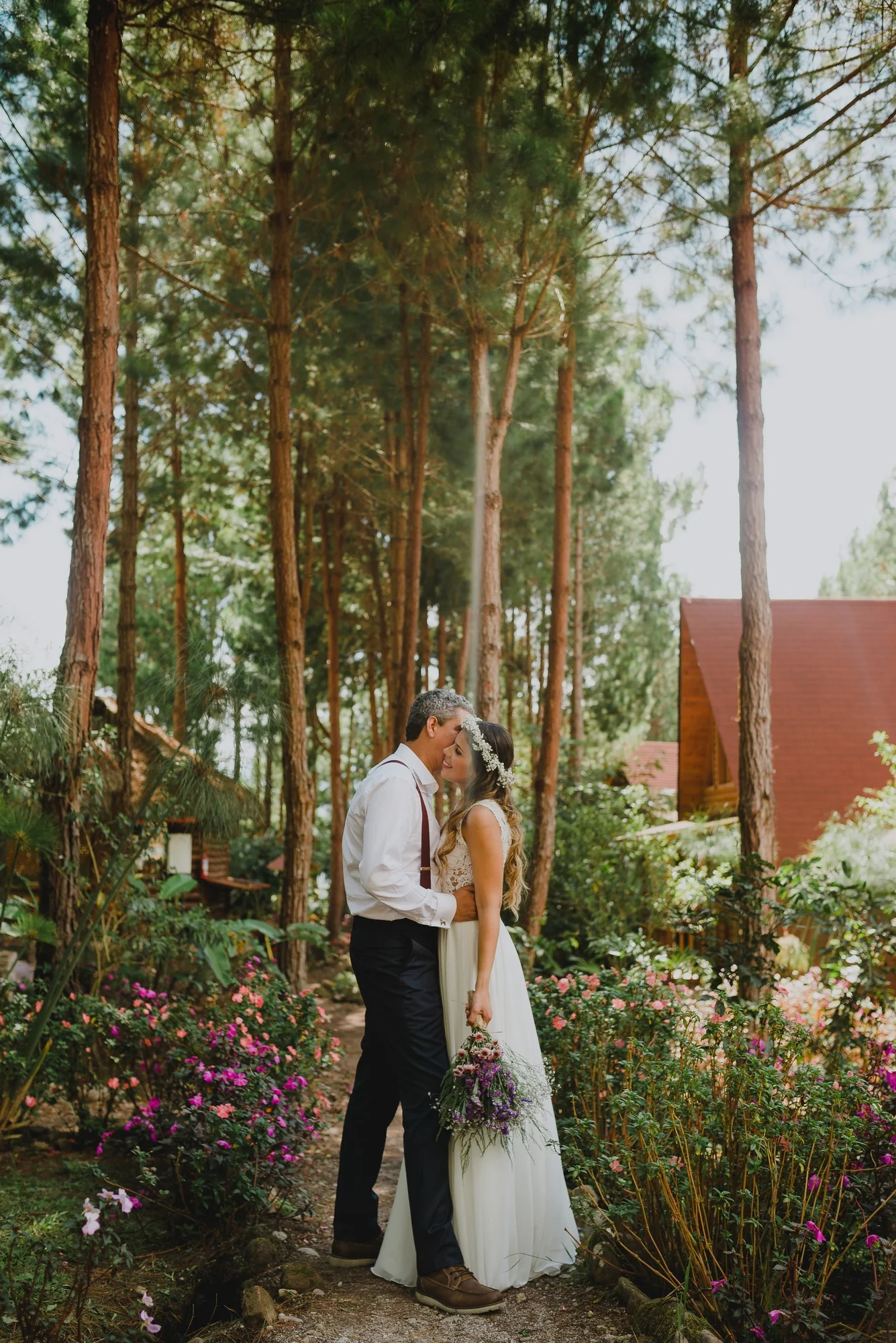 beso de novios en su postboda