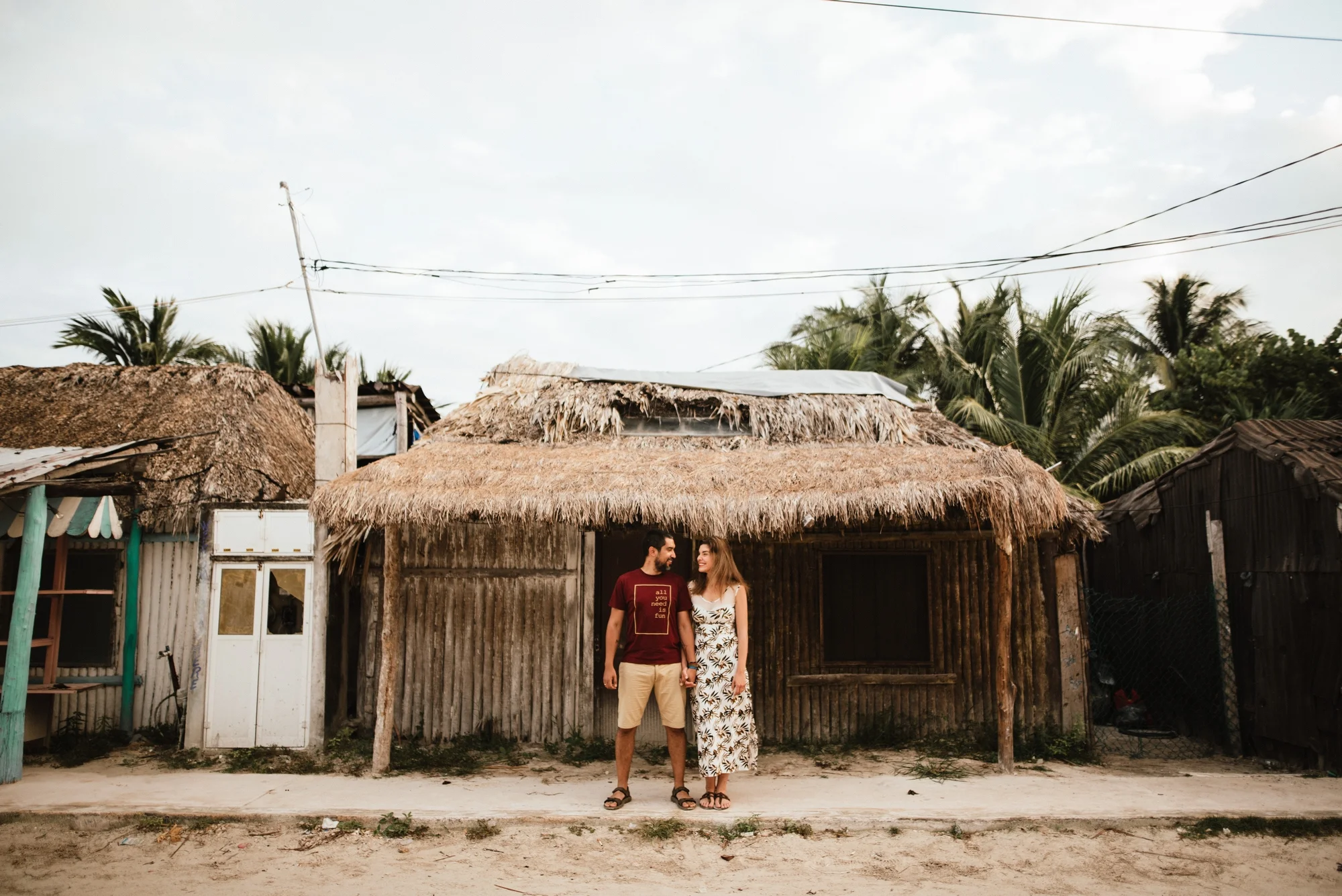 pareja mirandose en Holbox nomada workshop