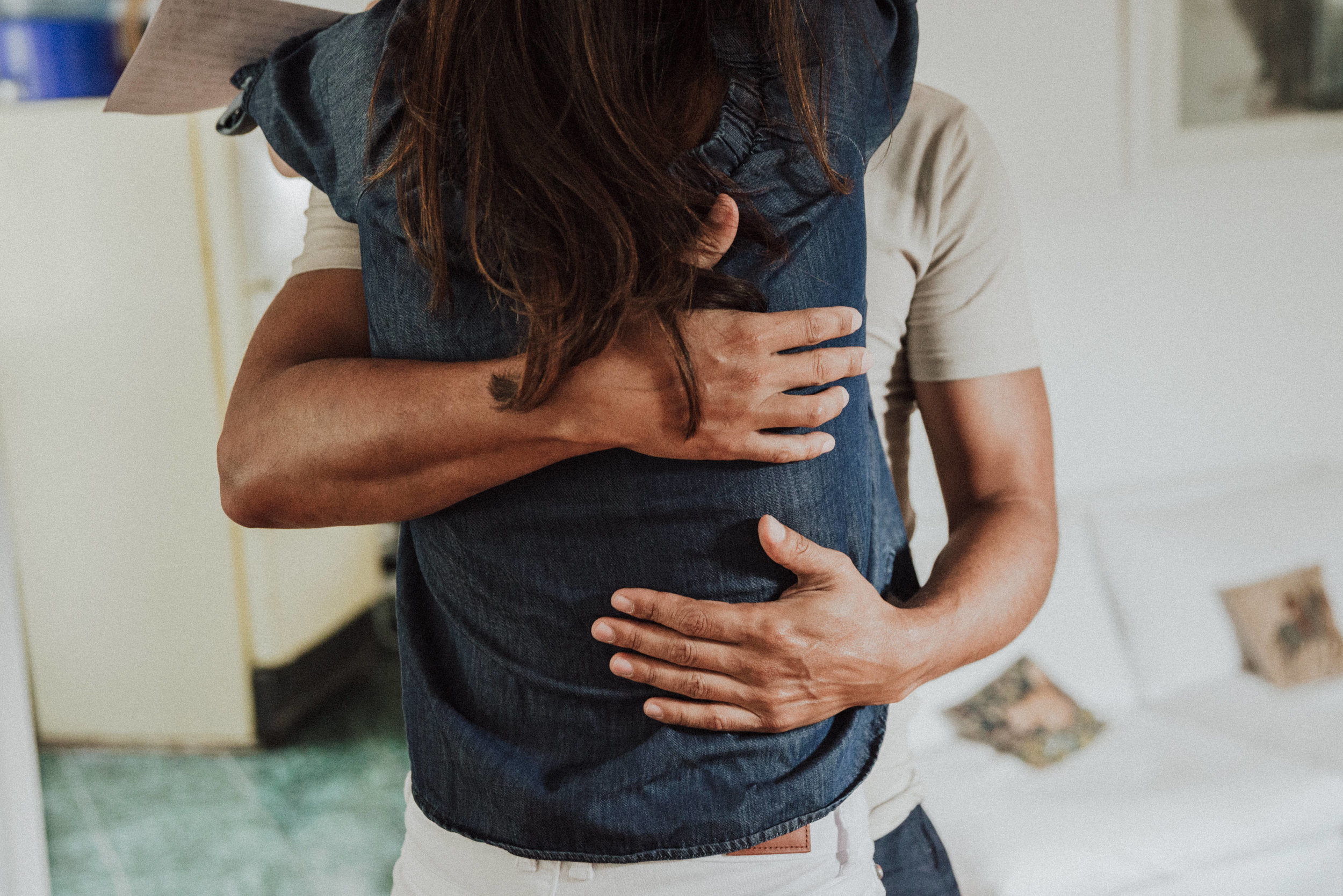 abrazo de amor pareja logroño trizyjuan