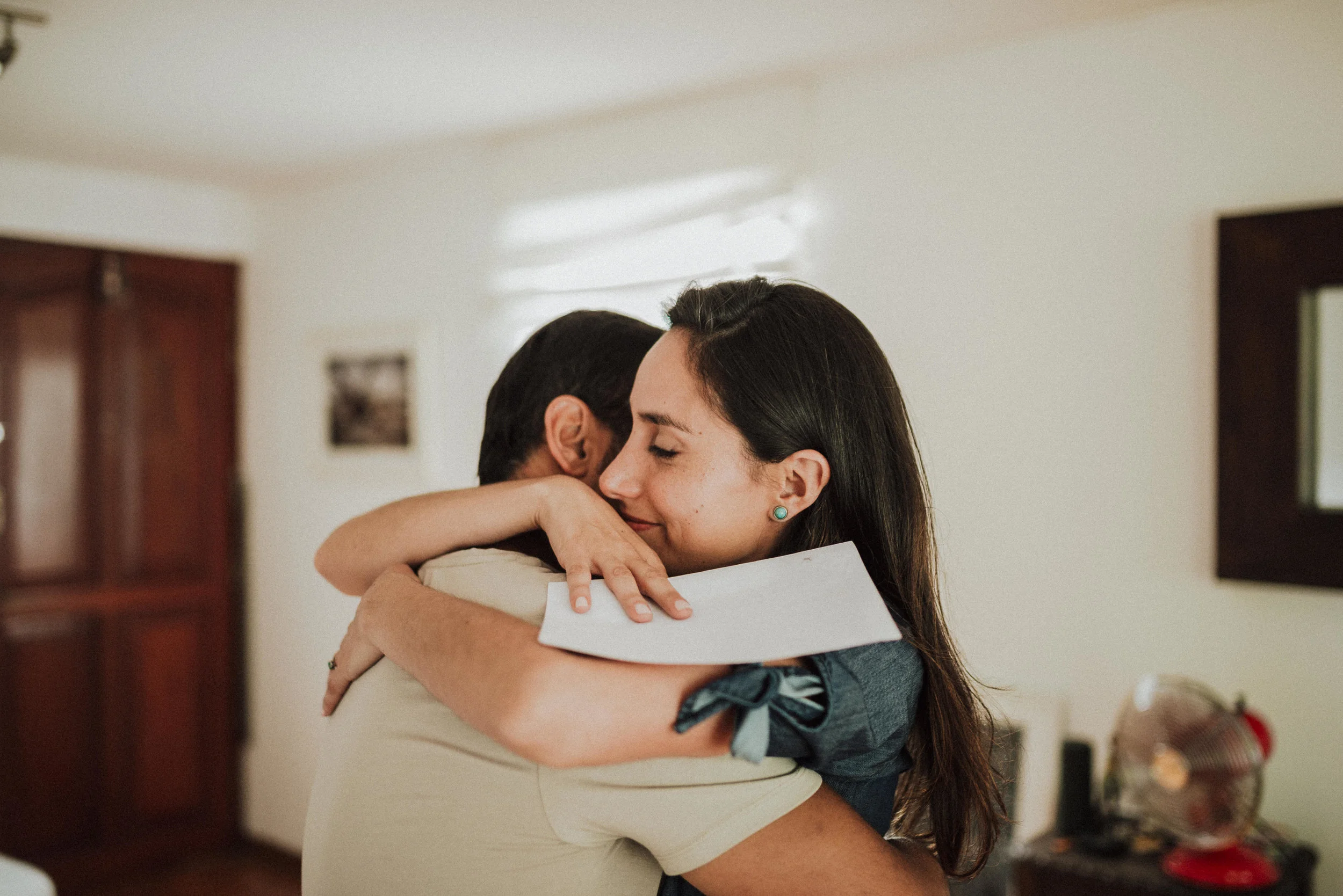 abrazo de amor pareja logroño trizyjuan