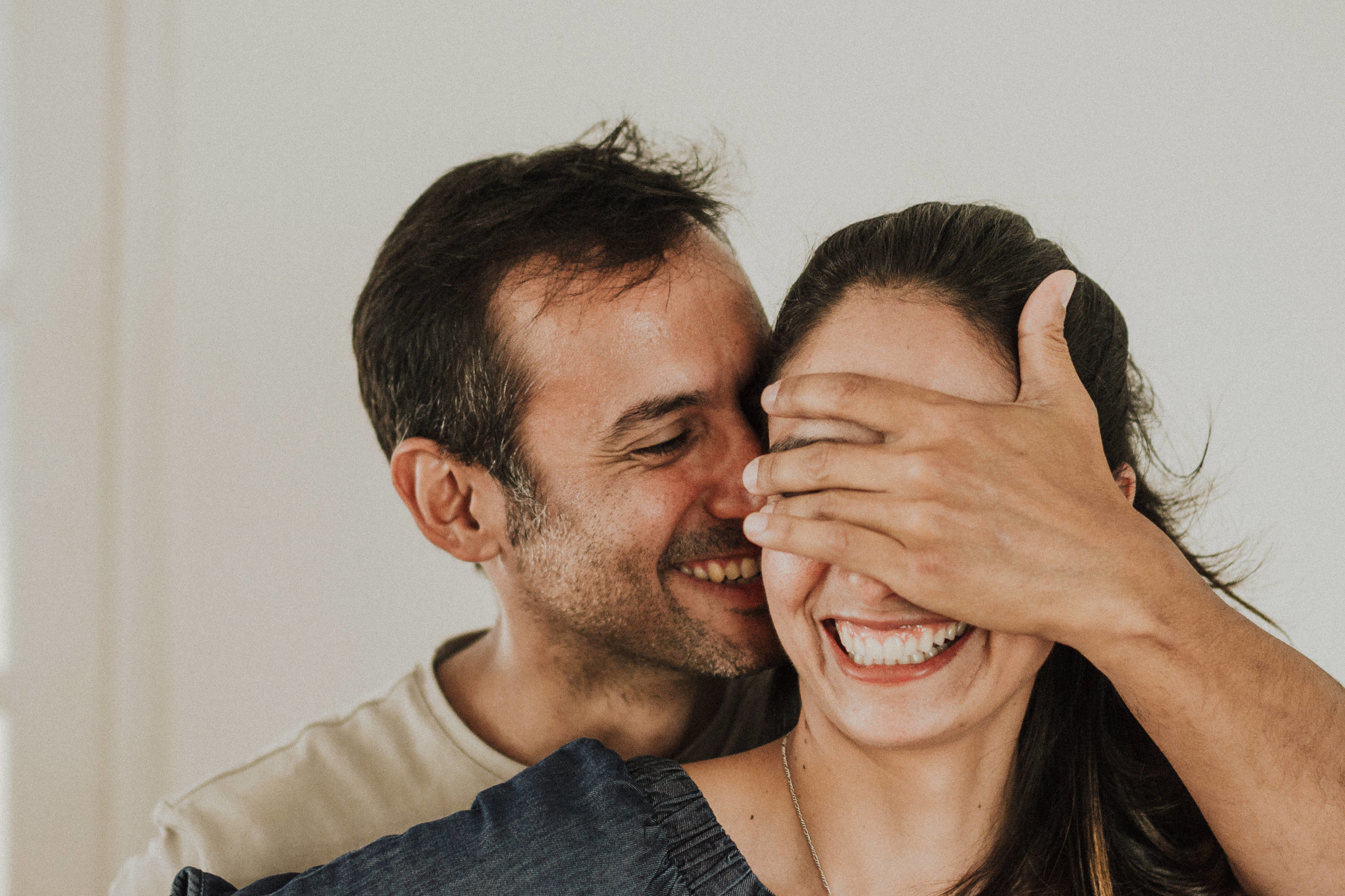 abrazo de amor pareja logroño trizyjuan