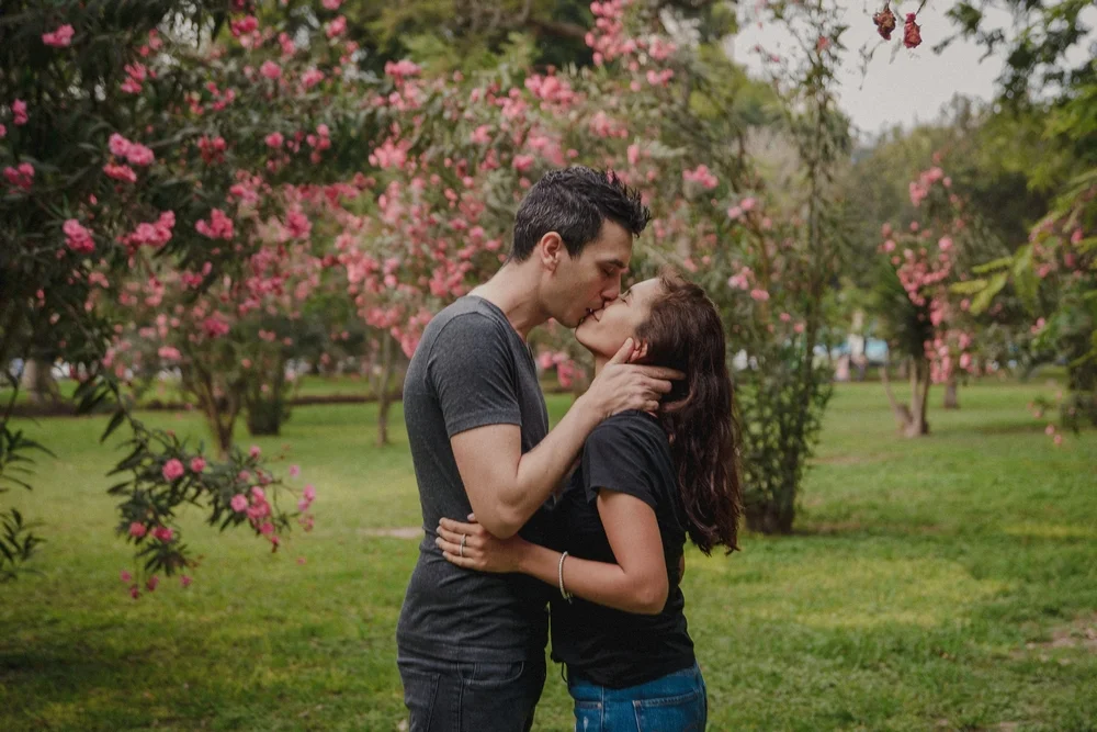 retrato la bomba bodas trizyjuan pareja abrazo