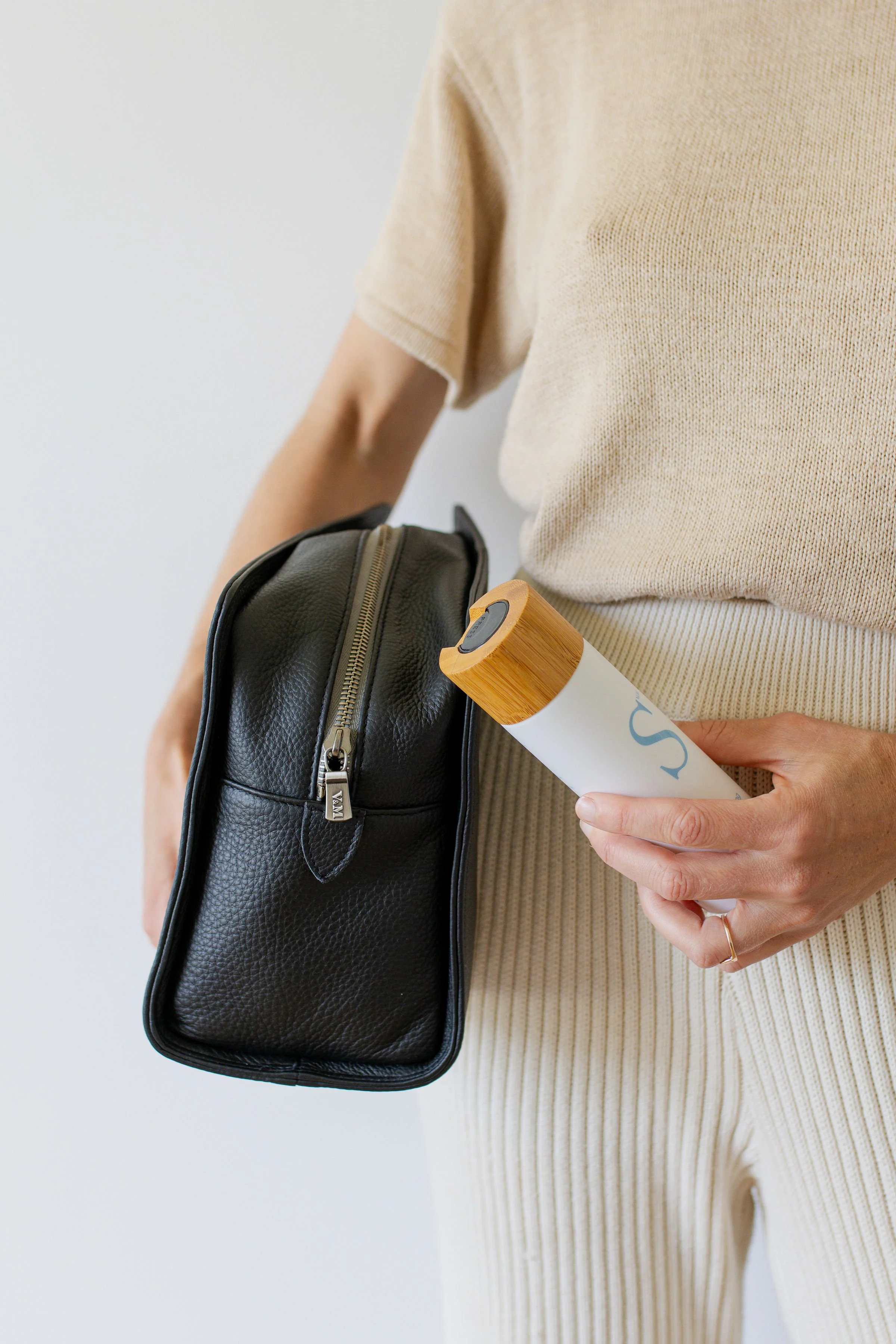  5 Reasons You Need to Invest in an Italian Leather Toiletry Bag 