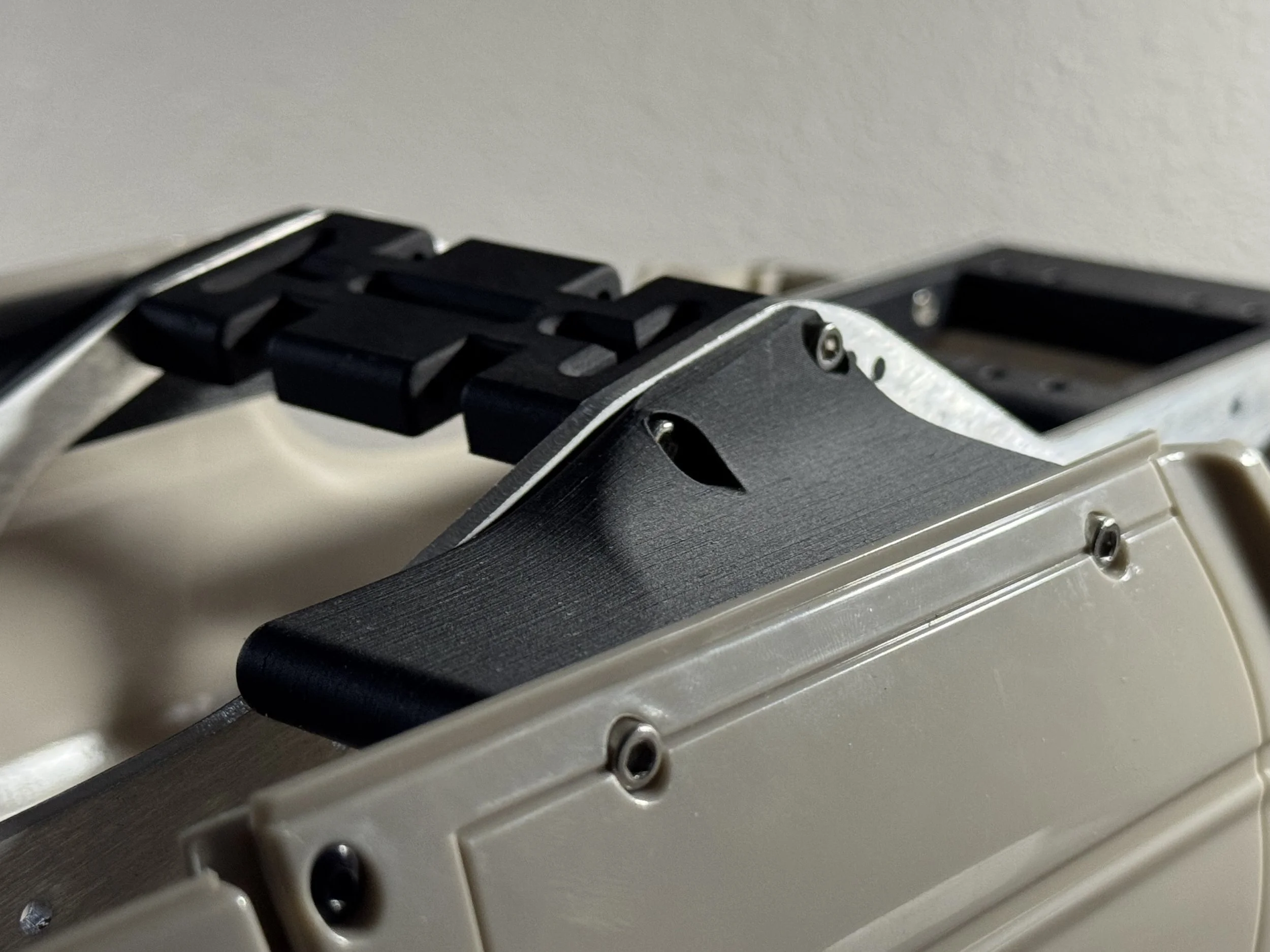 sever s2/3 hilux body mount sliders