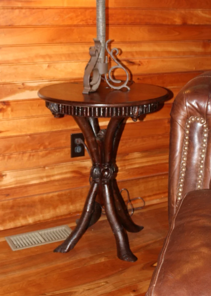 Big Moose Round Pedestal Stand