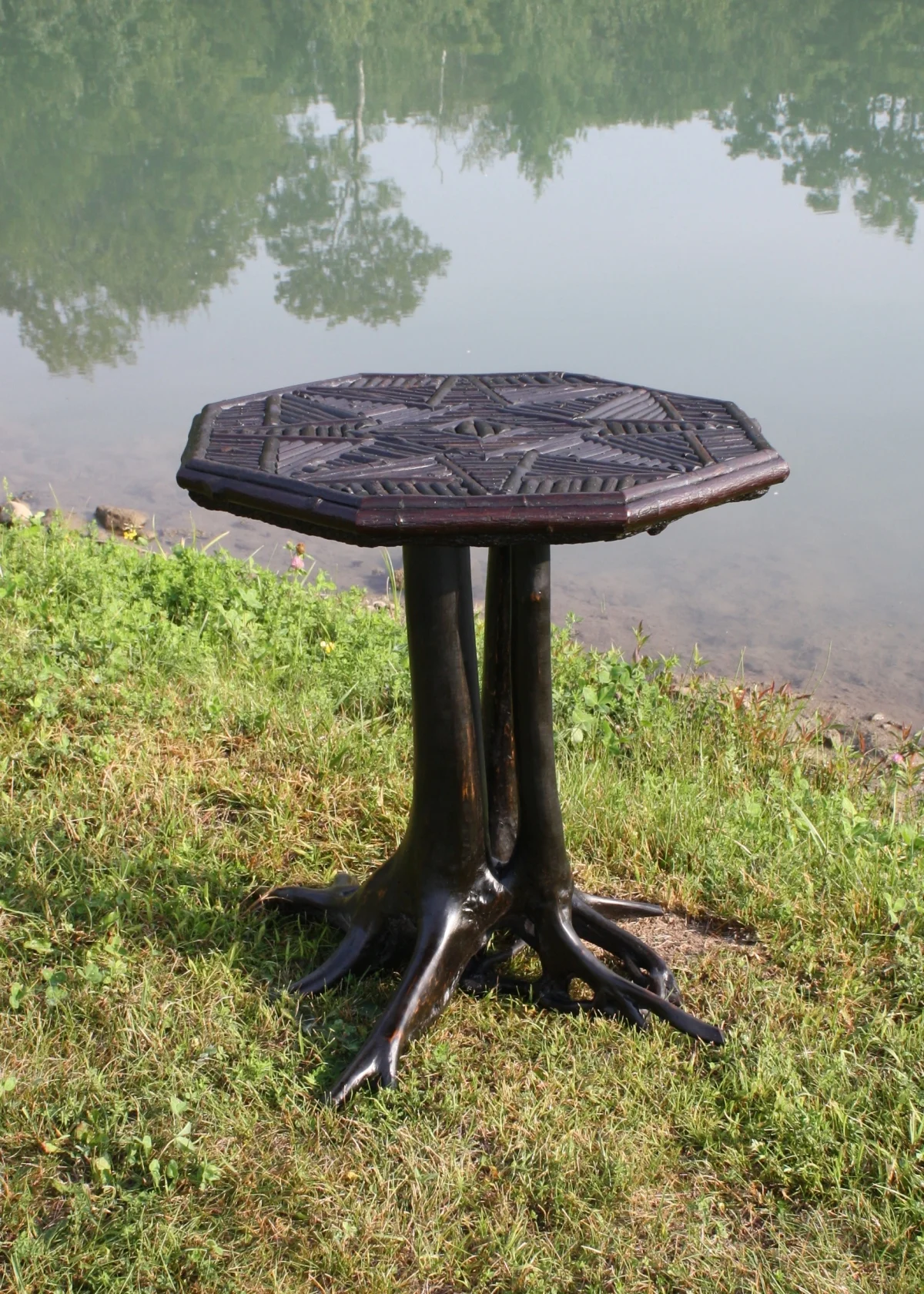 Black Mosaic Stand bms12