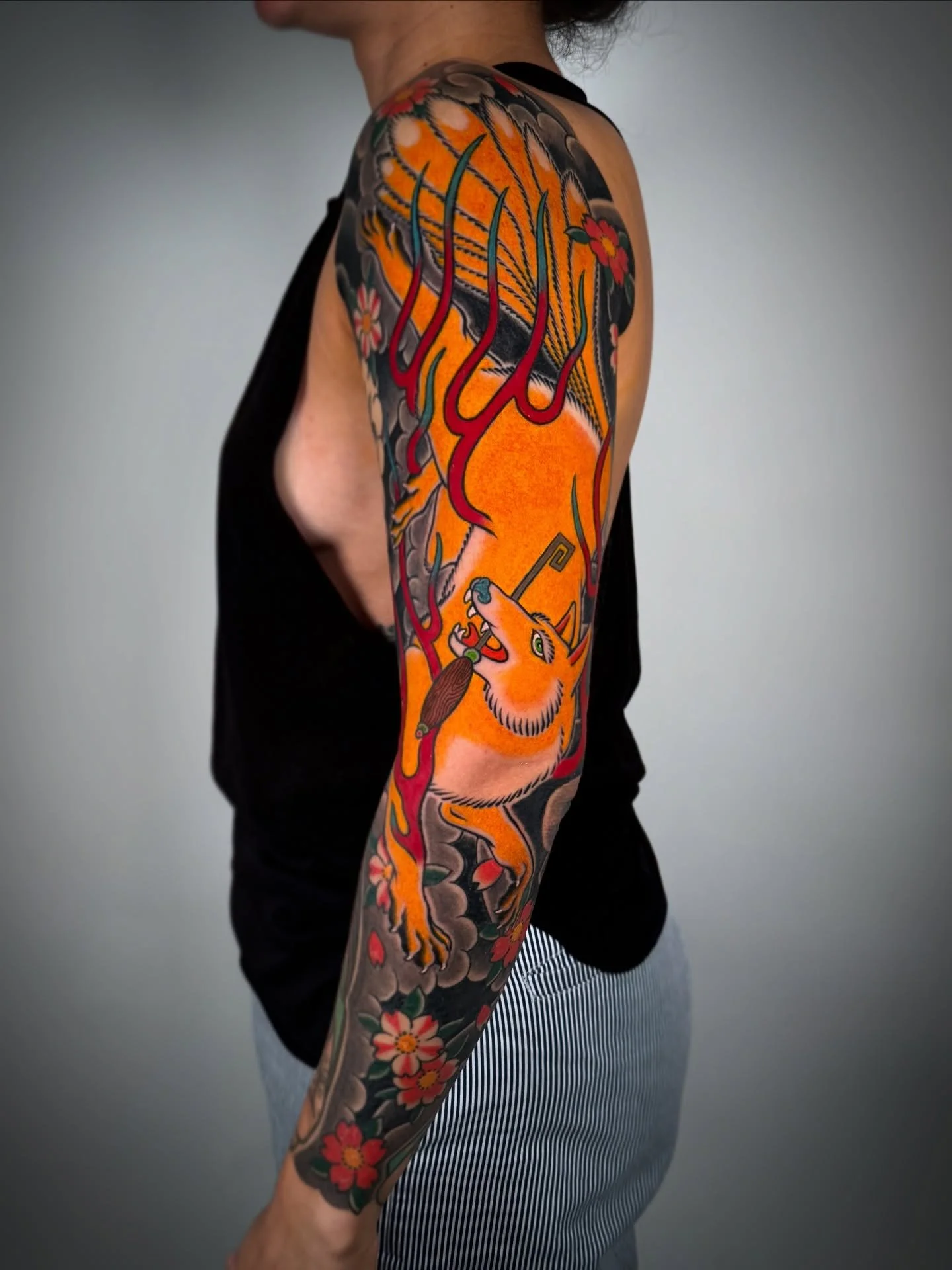 Kitsune and Sakura to fill out a full sleeve for Vero!!! 
SWIPE for details 🦊🌸⏭️

Some fresh and some healing&hellip; will get some updated pics once it&rsquo;s all settled. 

For booking and inquires, please fill out a form at:
www.deanflashman.co