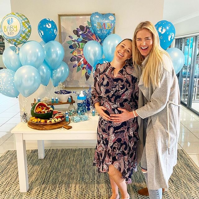 Hey baby! Showering the glowing Mummy to be @susanpettitt 💙 #babyshower #babypettitt #pp