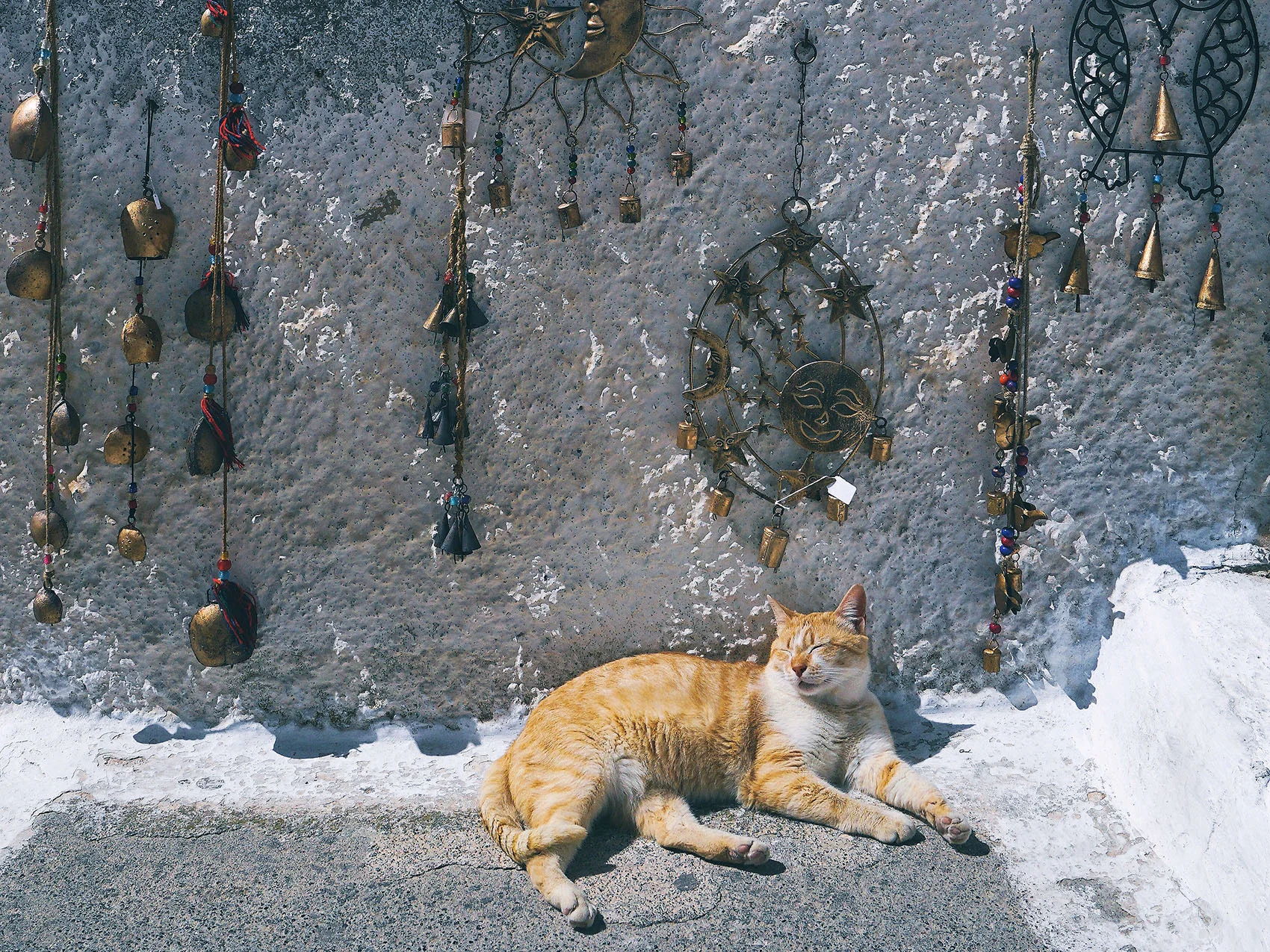 candy-lai-flosslai-santorini-cat-wind-charm.jpg
