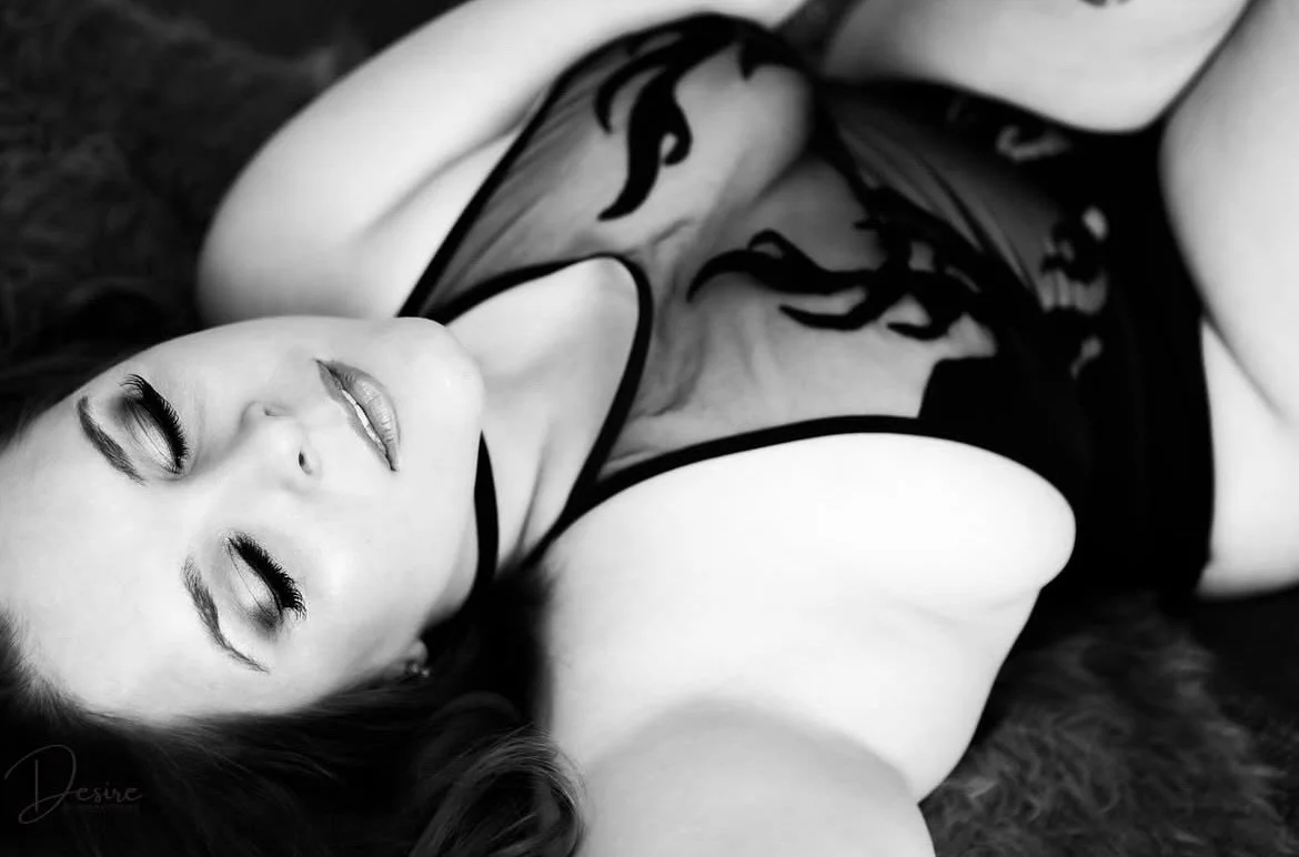 “Your self-worth is not determined by your appearance.” – Unknown
#photography #boudoirphotography #desireboudoir #desireboudoirphotography #boudoir #desire #texasboudoirphotography #beautyinallbodies #empowerment #radiateconfidenc