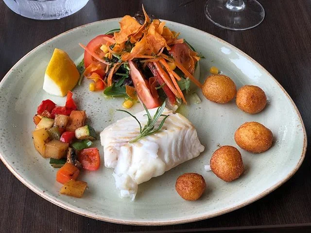 #healthy #Iceland #lunch ! Interestingly they have told us they import their fruits and veggies and yet they have fruit for every breakfast in abundance and veggies with every lunch and dinner! Meals aren&rsquo;t cheap, it&rsquo;s about $80USD for 2 