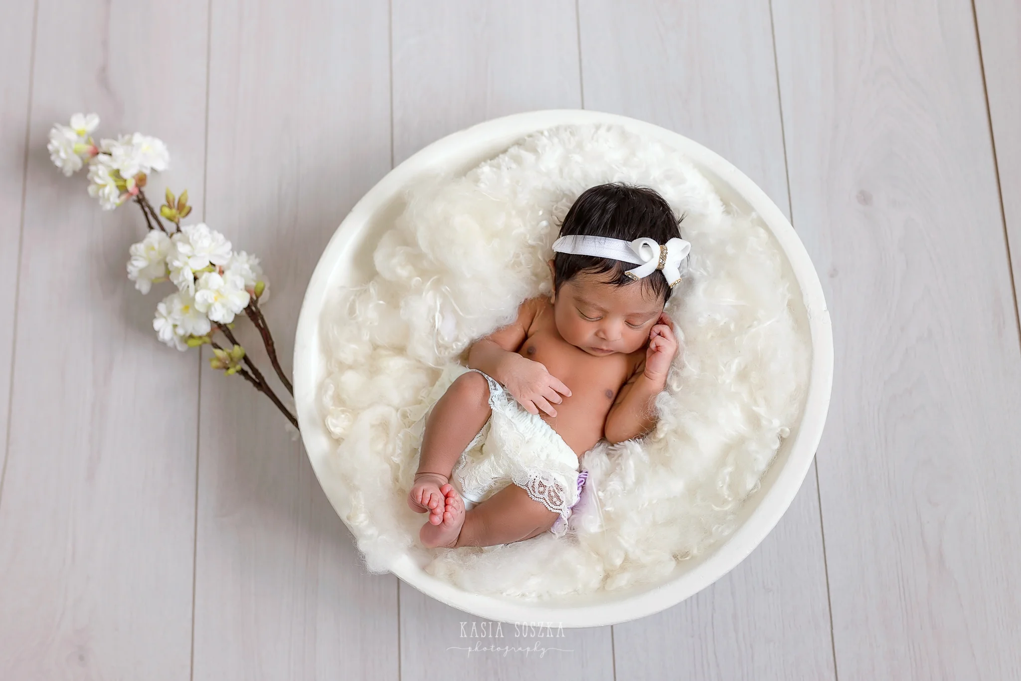 Newborn photography Leeds-Bradford-York-Harrogate: newborn baby girl sleeping on a fluffy white blanket in a bowl