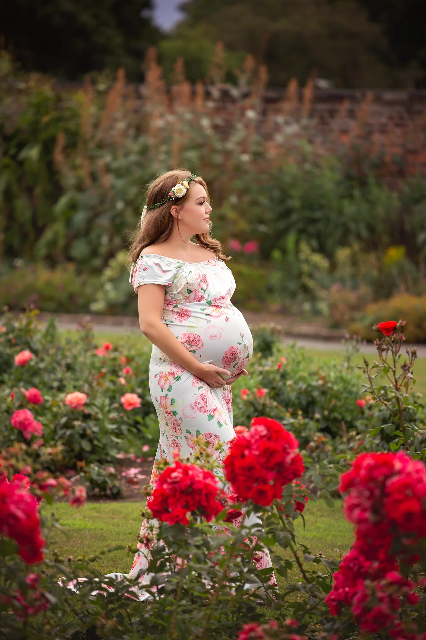 Maternity photography Leeds, Bradford, York, Harrogate: beaitiful pregnant woman in a rose garden