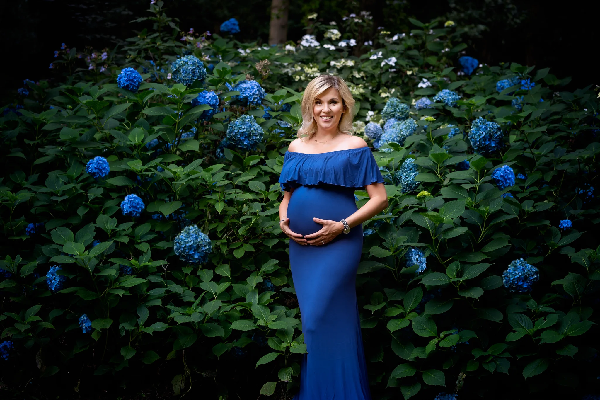 Maternity photography Leeds, York, Harrogate, Bradford: summer maternity session in Leeds, Yorkshire