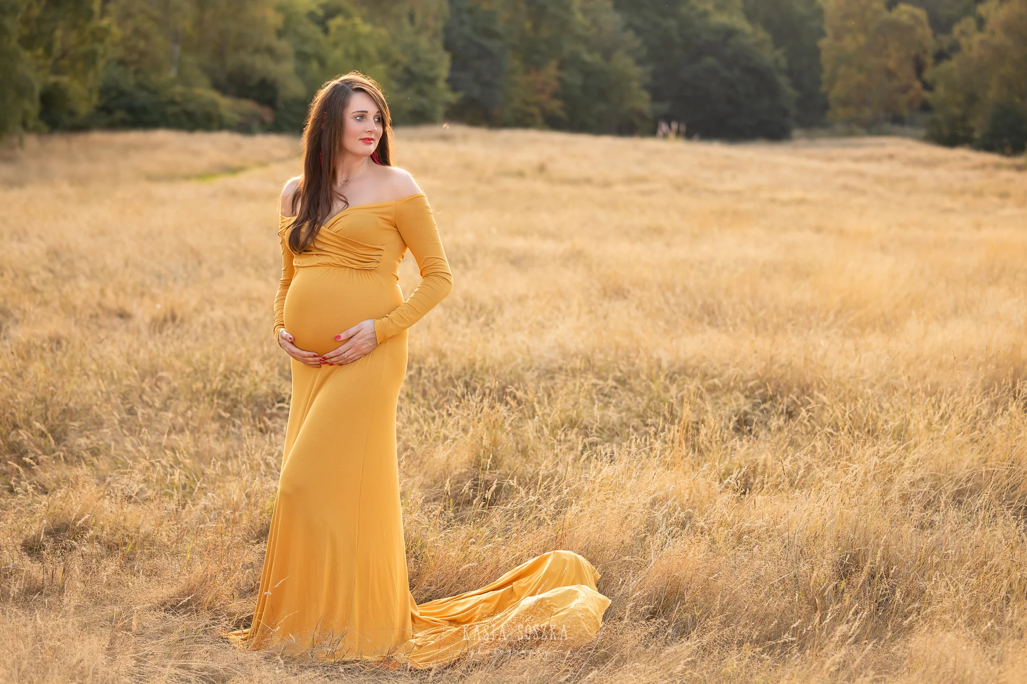 Autumn maternity photography Leeds, York, Harrogate, Bradford: beautiful mum-to-be in mustard yellow dress at her early autumn maternity session in Leeds, Yorkshire