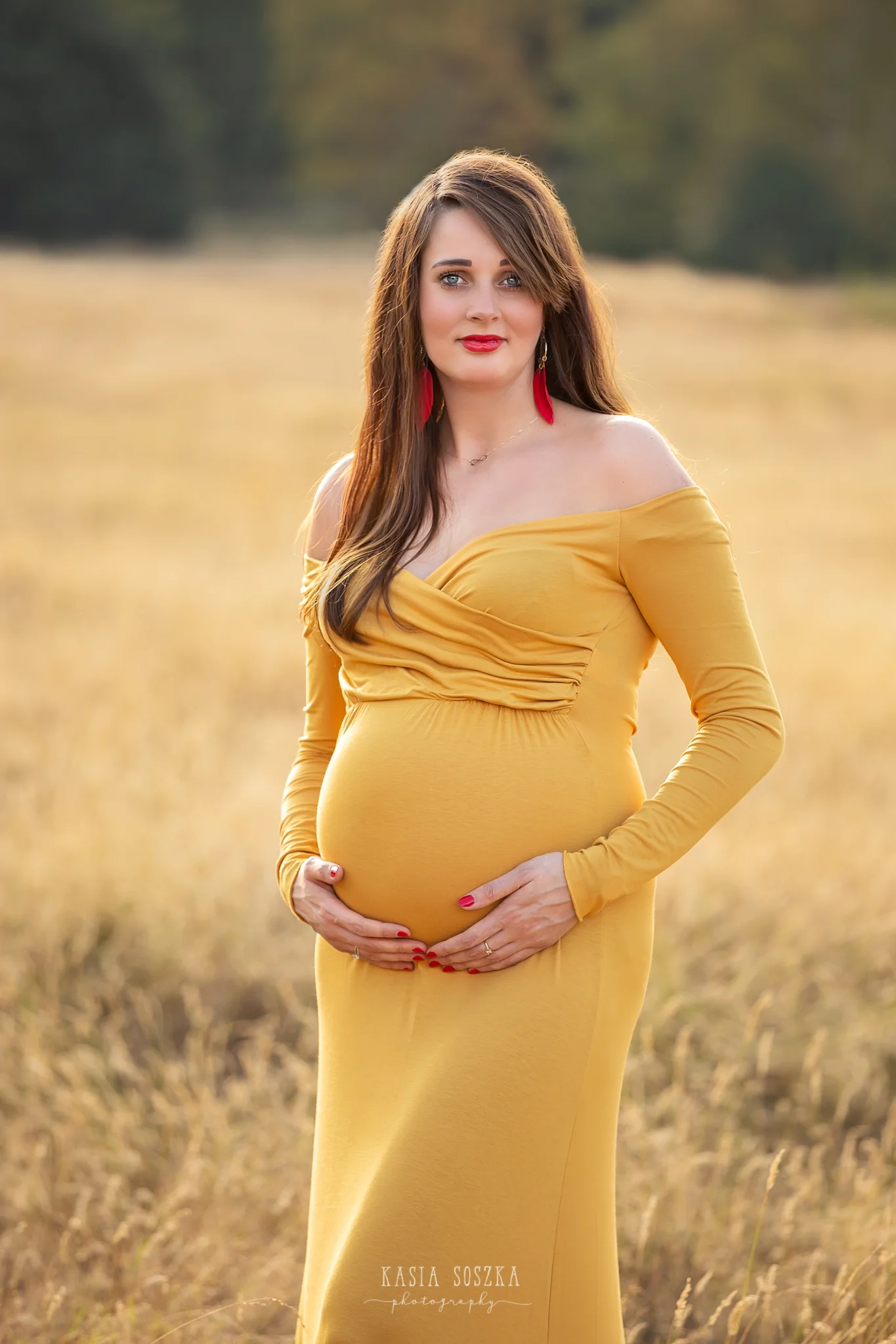 Autumn maternity photography Leeds, York, Harrogate, Bradford: beautiful mum-to-be in mustard yellow dress at her early autumn maternity session in Leeds, Yorkshire