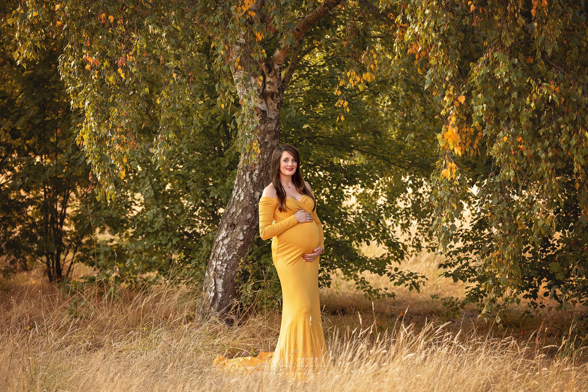 Autumn maternity photography Leeds, York, Harrogate, Bradford: beautiful mum-to-be in mustard yellow dress at her early autumn maternity session in Leeds, Yorkshire