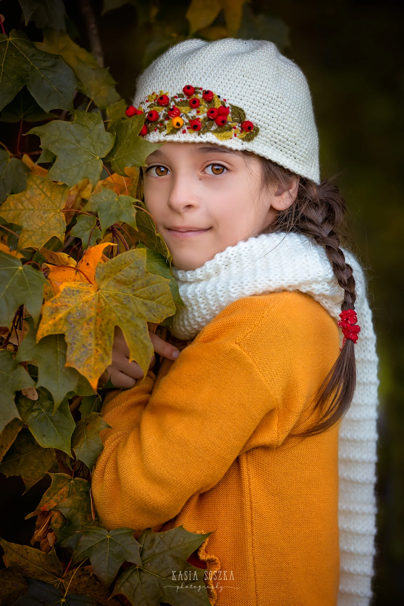 Children photography Leeds, York, Bradford, Harrogate: girl in a yellow sweater and autumn leaves. Child autumn session in Leeds, Yorkshire