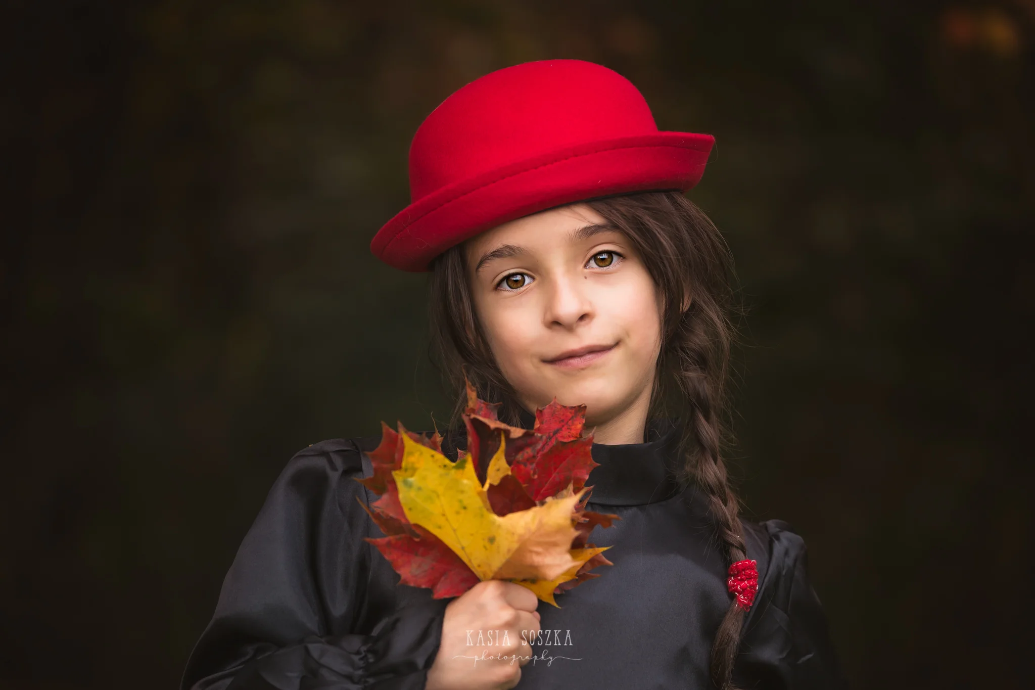 Child photography Leeds, York, Bradford., Harrogate: little girl in a red hat with autumn leaves. Child autumn session in Leeds, Yorkshire