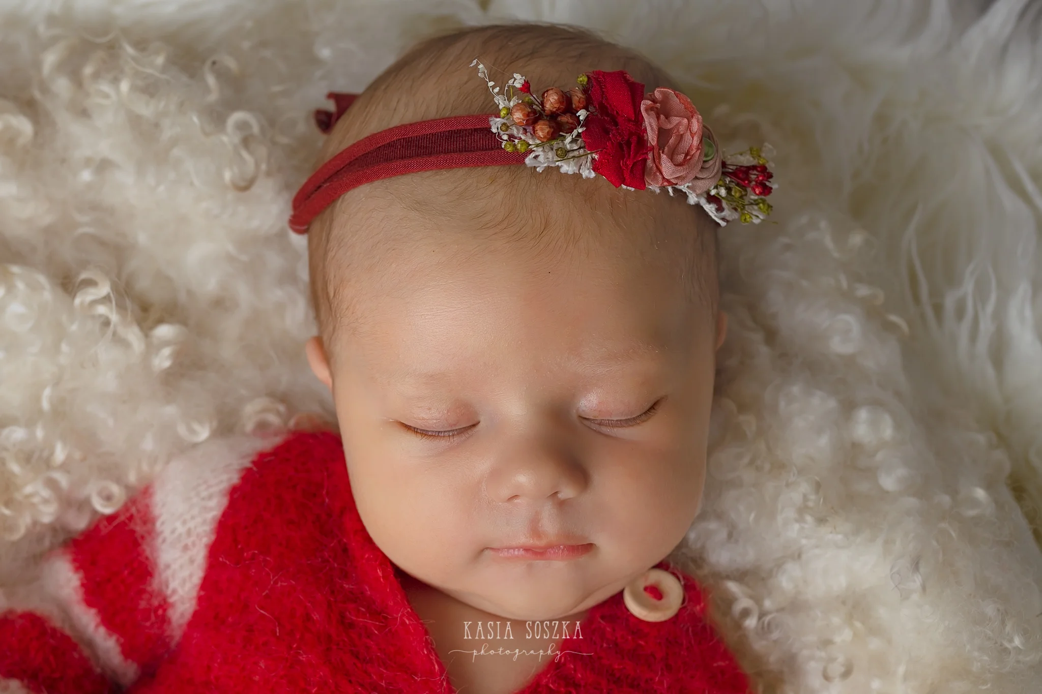 Newborn photography Leeds-York-Bradford-Harrogate: Christmas newborn session in Leeds, Yorkshire. Cute newborn baby girl in Christmas outfit