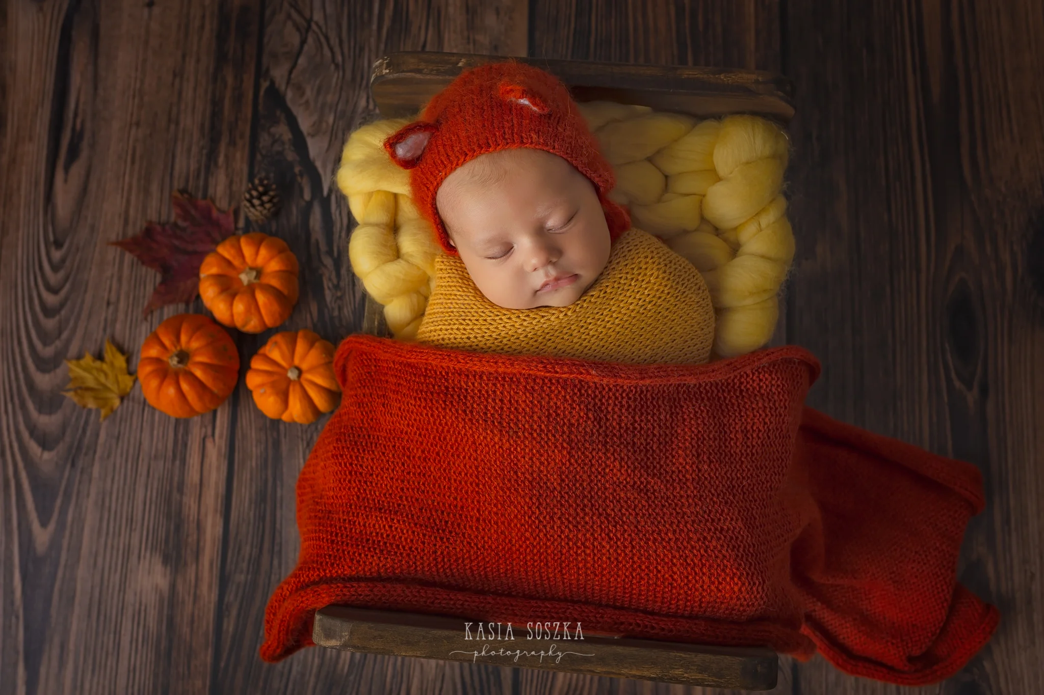 Newborn photography Leeds-York-Bradford-Harrogate: autumn themed newborn session in Leeds, Yorkshire. Cute newborn baby girl in an autumn set up