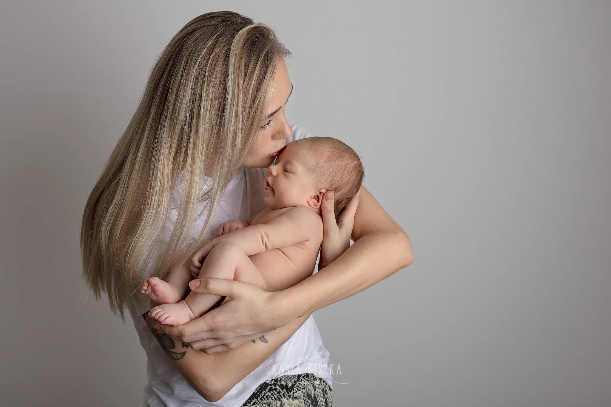 Newborn photography Leeds-York-Bradford-Harrogate: mummy and me newborn portrait, Leeds, Yorkshire