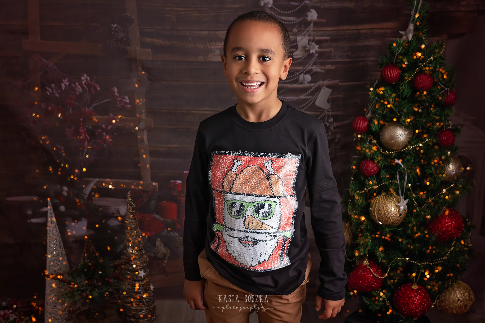 Child photographer Leeds, York, Bradford, Harrogate. Christmas Mini Sessions 2018 Leeds: boy in Christmas jumper