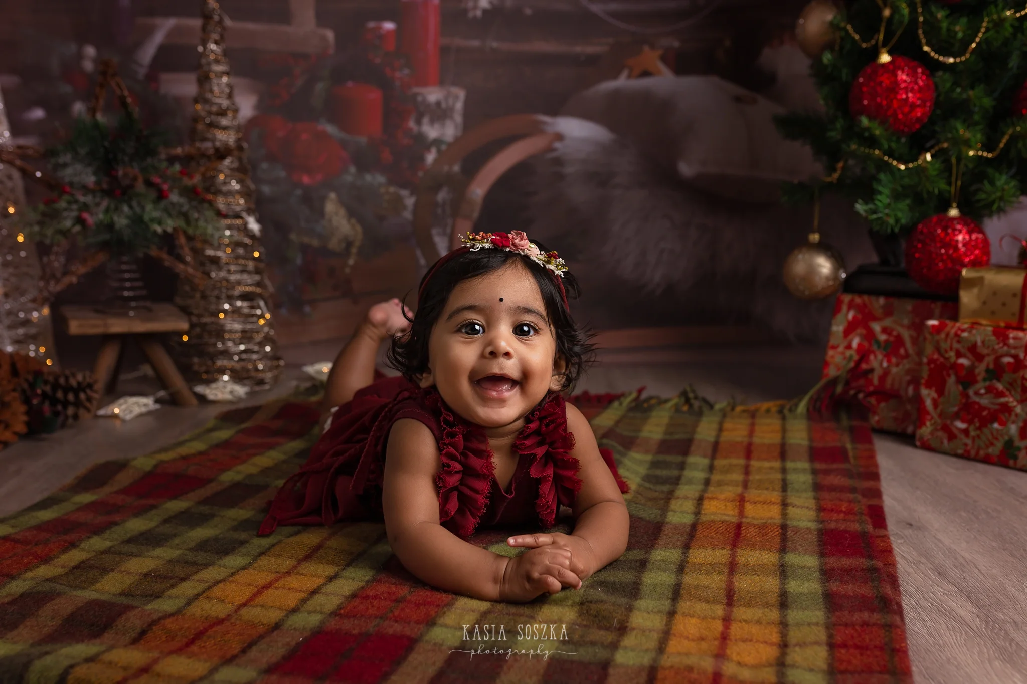 Child photographer Leeds, York, Bradford, Harrogate. Christmas Mini Sessions 2018 Leeds: adorable baby girl by Christmas tree