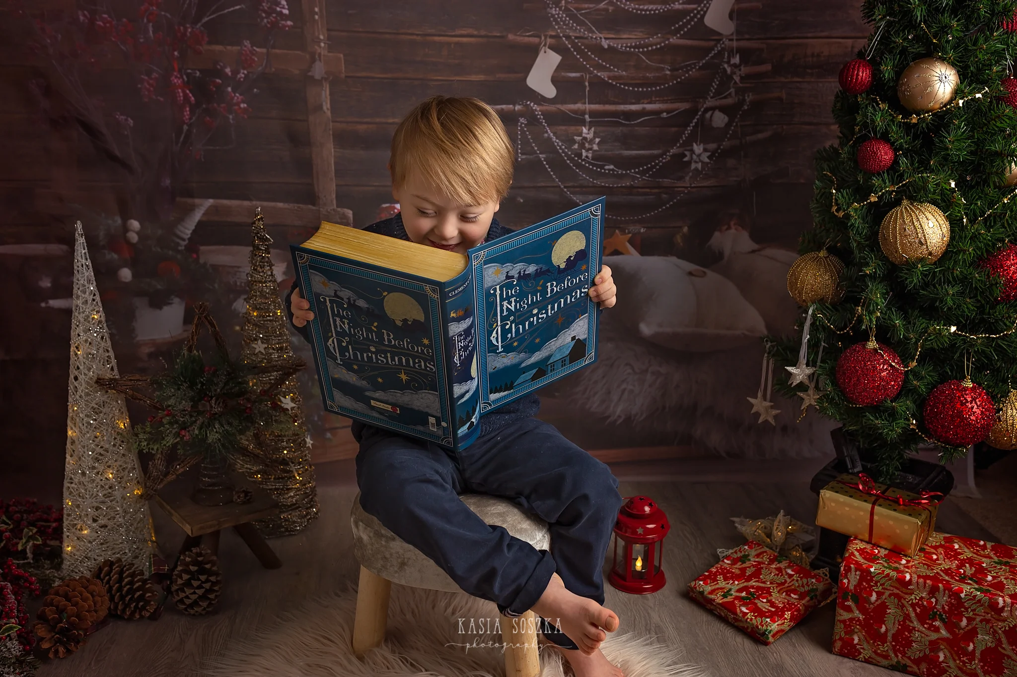 Child photographer Leeds, York, Bradford, Harrogate. Christmas Mini Sessions 2018 Leeds: cute little boy reading Christmas story
