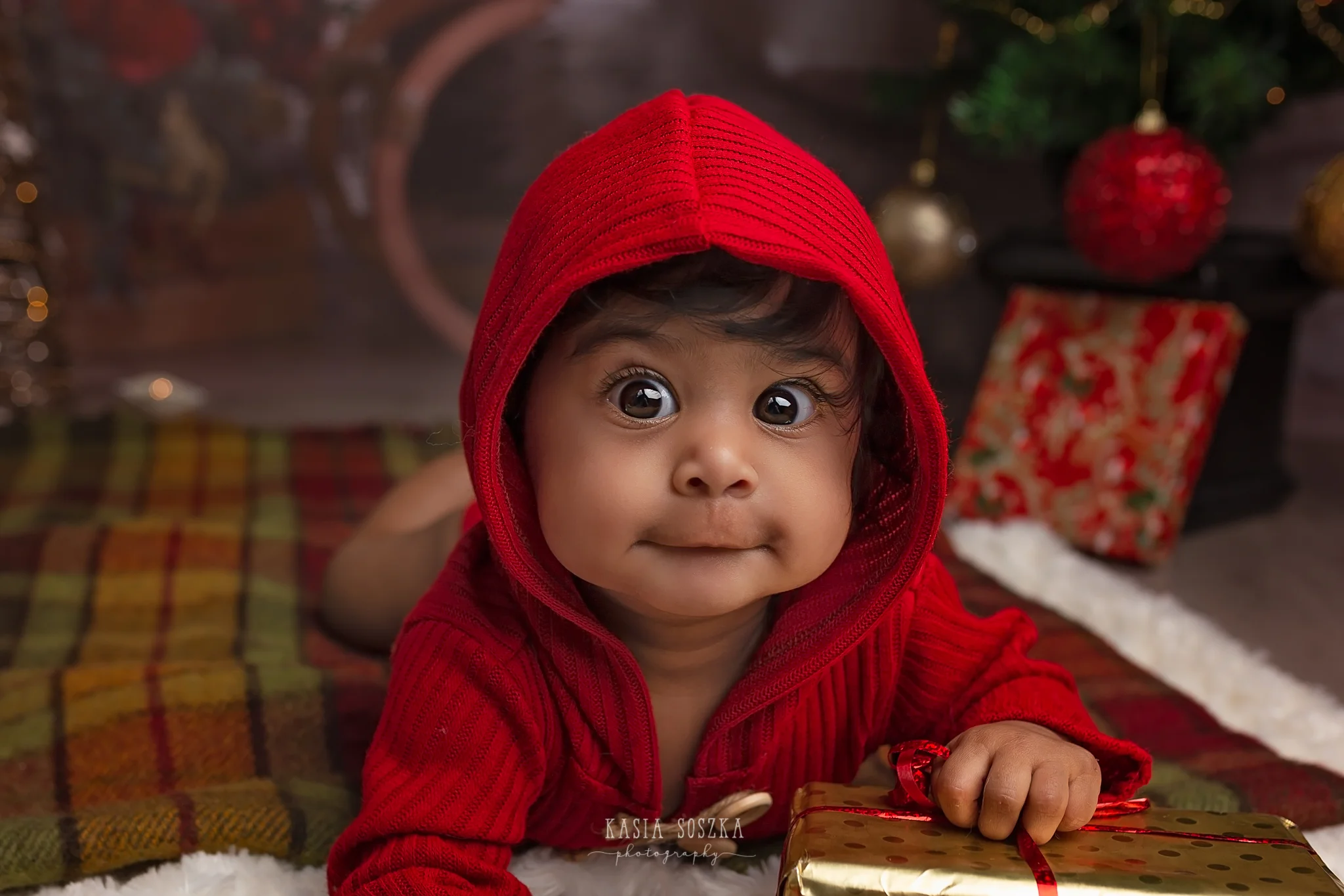 Child photographer Leeds, York, Bradford, Harrogate. Christmas Mini Sessions 2018 Leeds: cute baby girl with Christmas gift