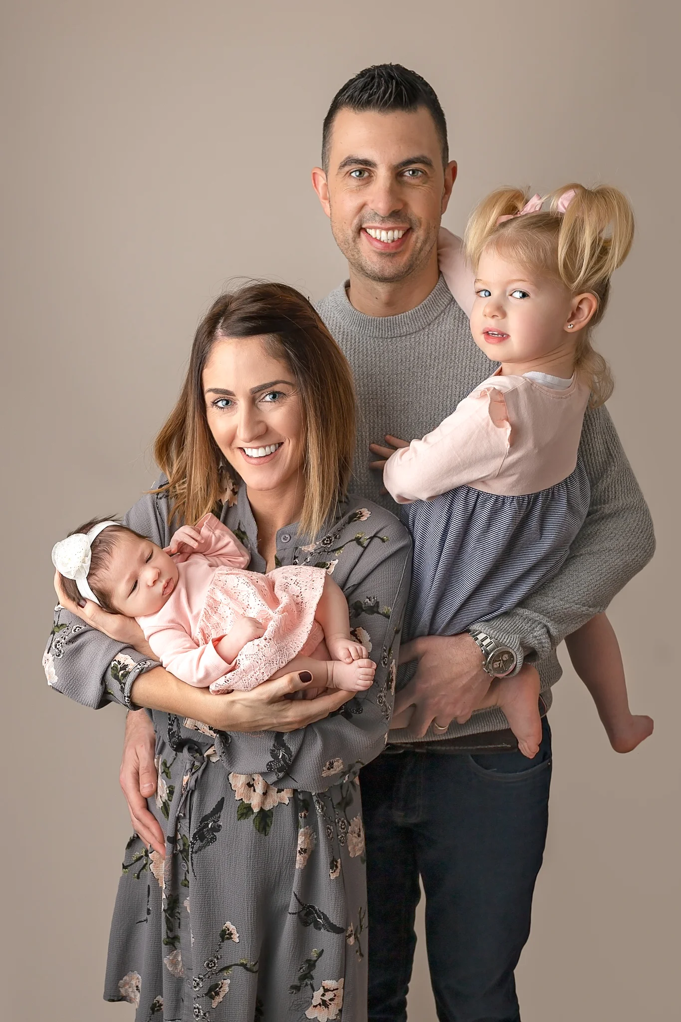 Newborn photography Leeds, York, Harrogate, Bradford, newborn photographer Leeds, Yorkshire: newborn family photo session in Leeds, Yorkshire