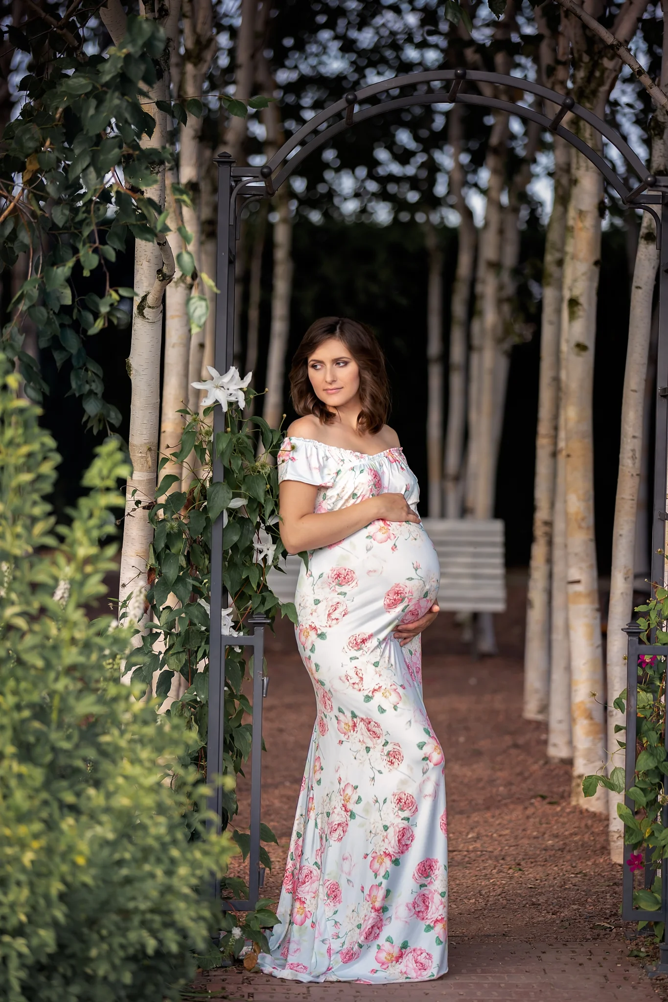 Professional maternity photographer Leeds, York, Bradford, Wakefield, Harrogate: beautiful young pregnant woman during her maternity session