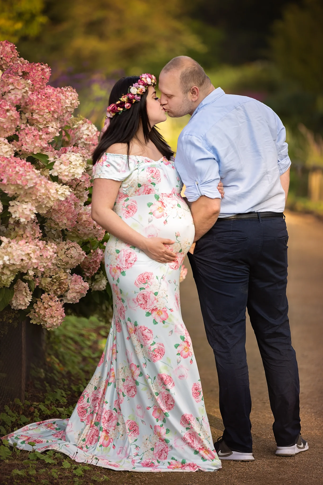 Summer maternity photography Leeds, Bradford, York, Harrogate, Wakefield: beautiful expecting couple during their maternity shoot in Leeds, West Yorkshire