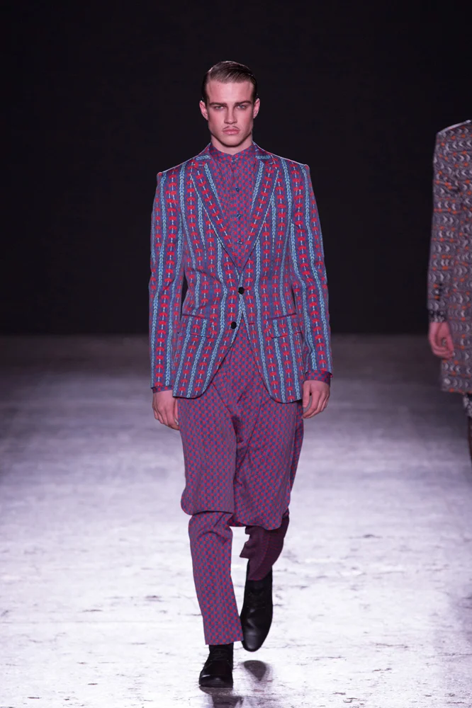 HelenAnthony_AW16_Catwalk_HiRes_0005.jpg