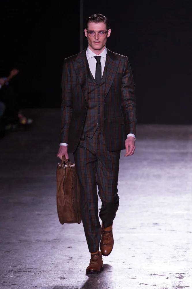 HelenAnthony_AW16_Catwalk_HiRes_0040.jpg