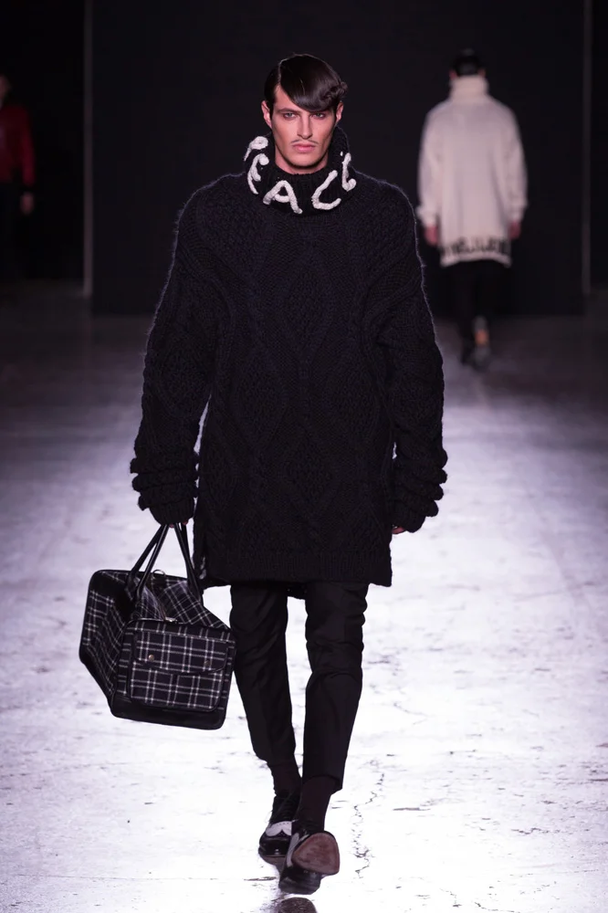 HelenAnthony_AW16_Catwalk_HiRes_0056.jpg