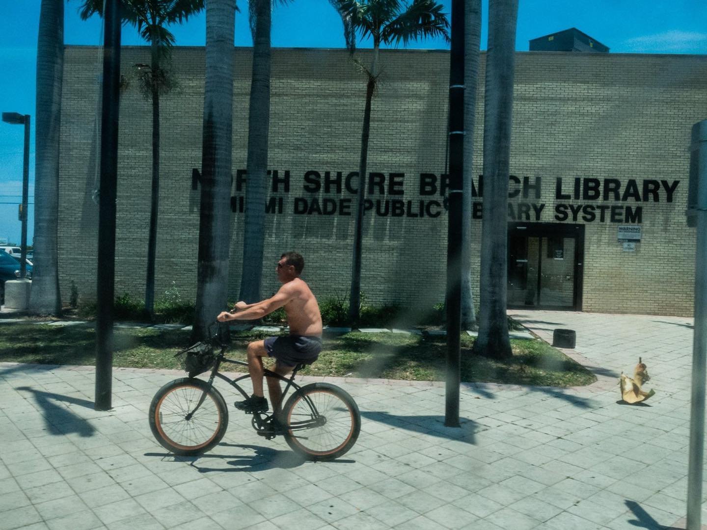 Miami Beach Library. Miami Beach, Florida. 2020.
.
The Buzz Project [2010-2024]
Is a monumental body of photographic work centered on the contemporary metropolis, the urban environment, and its infinite layers of reality and humanity. We have been ca