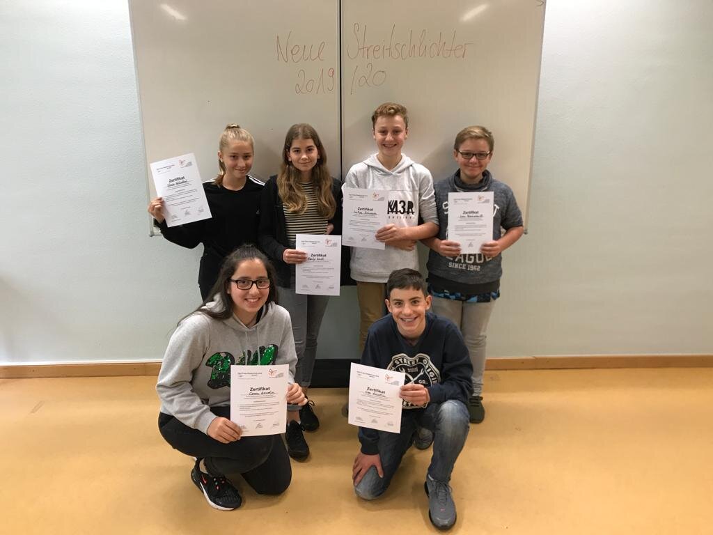 Shaia Hellenthal, Emily Wust, Lukas Schwanda, Leon Blechschmidt, Ceren und Can Ercetin (alle aus den Klassen 8a und 8c)
