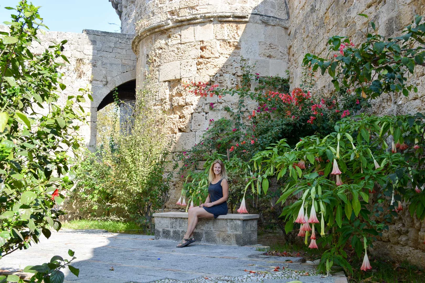 What a lovely setting Lauren found for a classy picture!